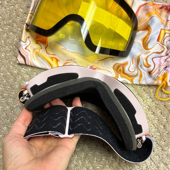 Blenders Eyewear Pink Marble Ski Snowboard Goggles - Picture 5 of 8
